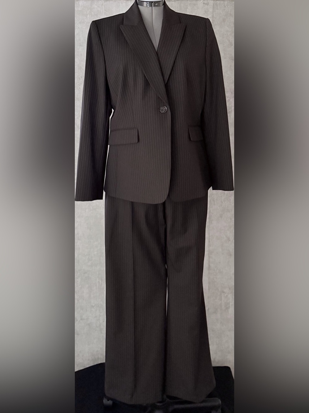 Tahari ASL Womens Pinstripe Pantsuit Set Size 18 Single Button Blazer Trousers